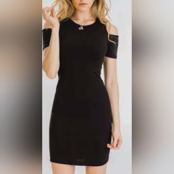 Velvet Torch Dresses & Skirts - 🖤Velvet Torch Black Cold-Shoulder Mini Dress—Size XS (NWT Excellent Condition)